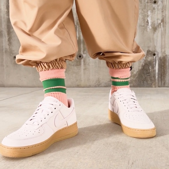 Nike WMNS Air Force 1 Premium
Pearl Pink/Gum Light Brown/
Pearl Pink Shoes - Picture 6 of 16
